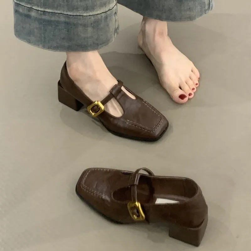 Womens Heels - Sepatu Mary Jane dengan ujung kotak